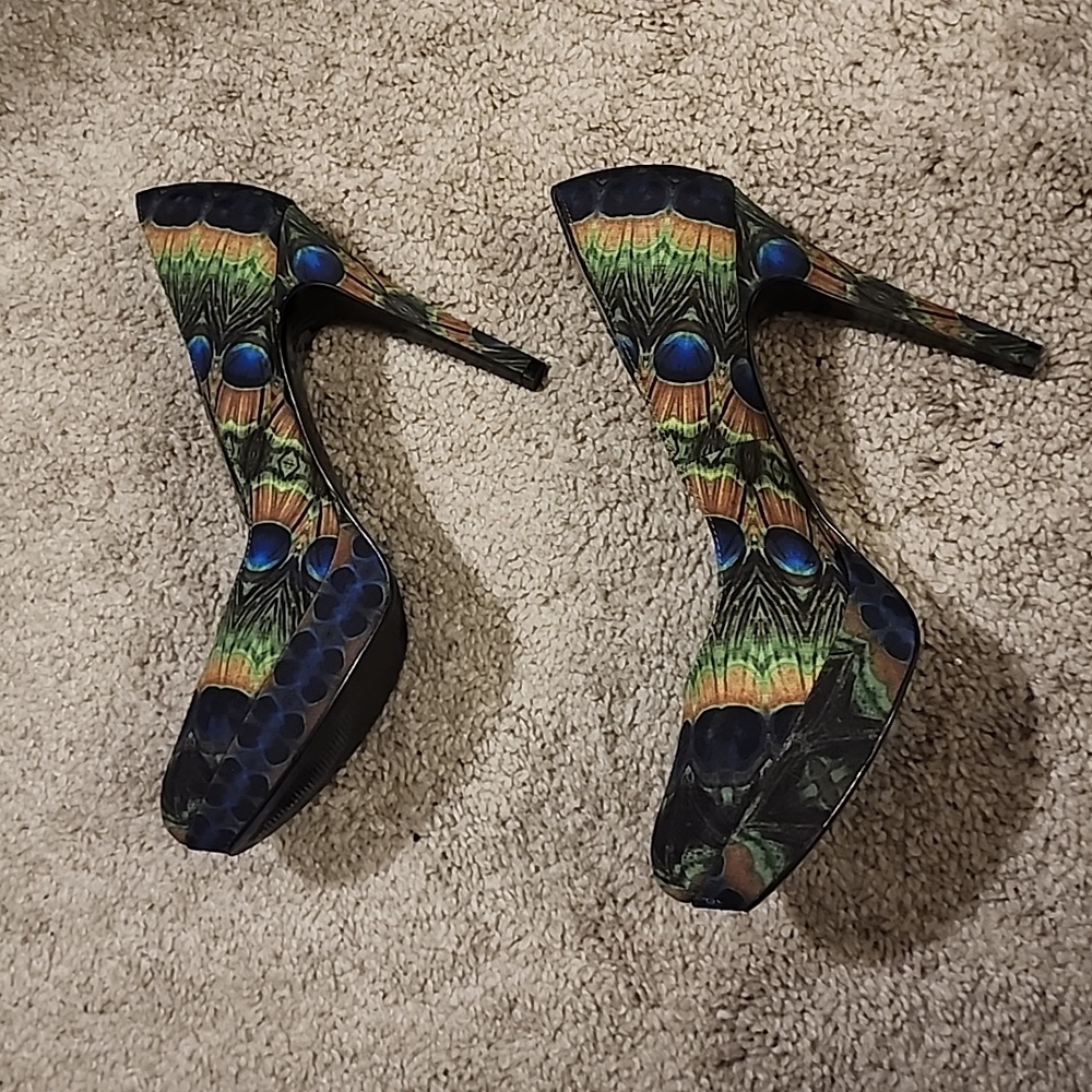 Nine west peacock print heels